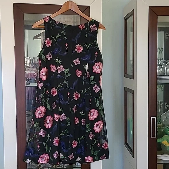 Robbie Bee Lace Dress ❤️ - Picture 4 of 9